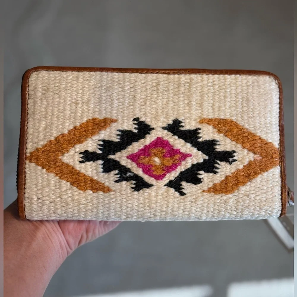 ARIAT Blanket Wallet - Picture 3 of 12